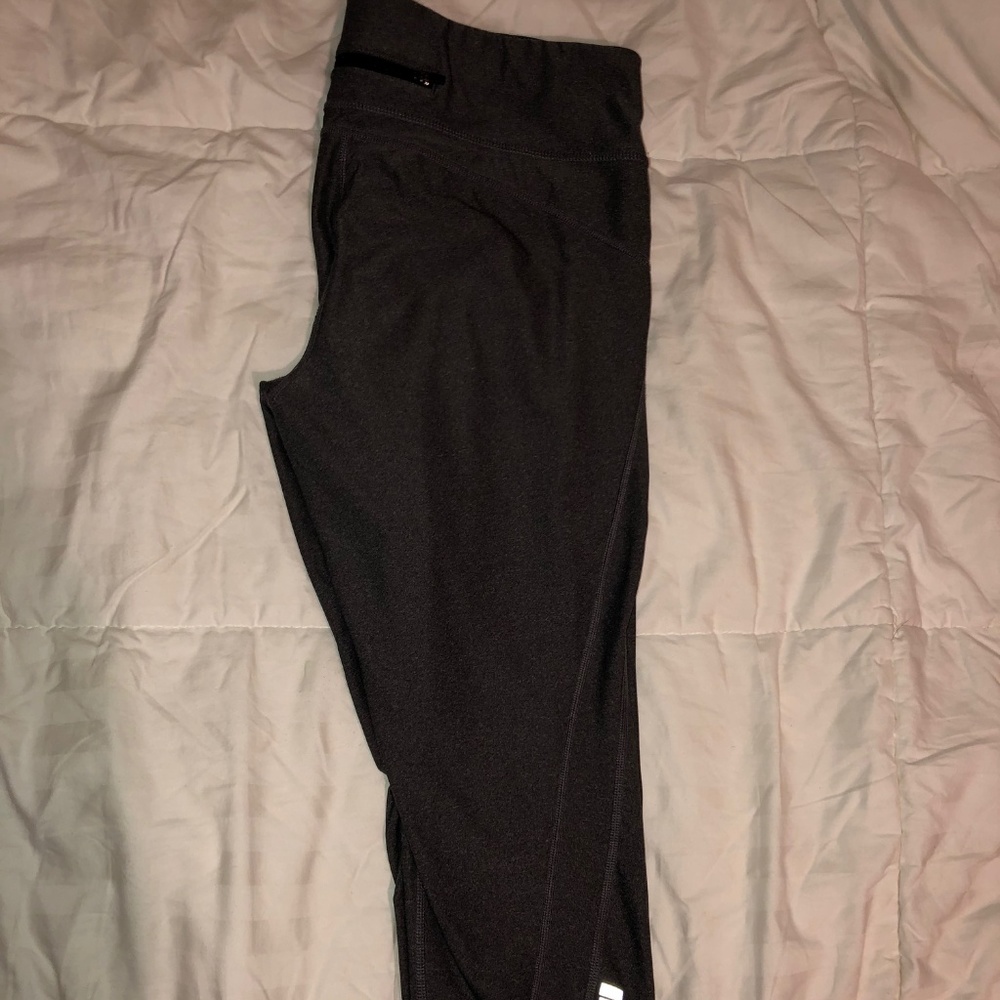 Gray cropped leggings